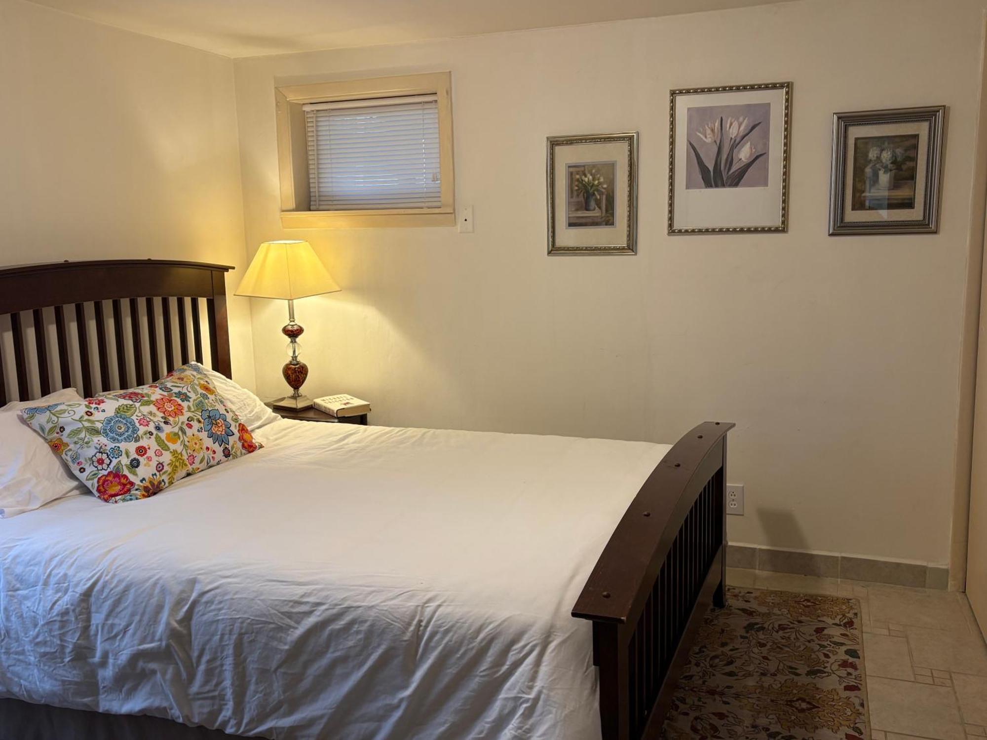 Queen Bea-seattle-queen Anne-basement-level Apartment Seattle